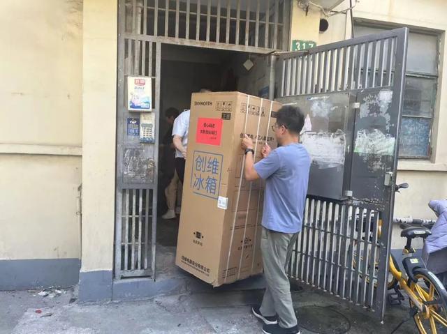 温暖！锅碗瓢盆、大冰箱通通送上门凯发k8国际首页登录爱心救助传递